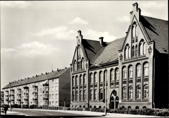 Postcard Friedland in Mecklenburg, Oberschule Friederike Krüger