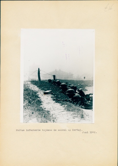 Photo German Wehrmacht, infantry in the attack on Kerch, June 1942