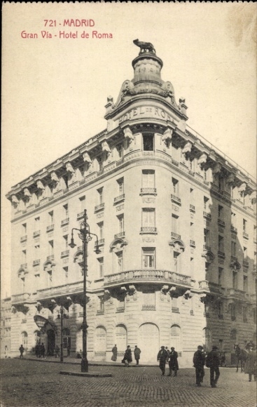 Ak Madrid Spanien, Hotel de Roma, Gran Vía, s Gebäude, Personen auf der Straße