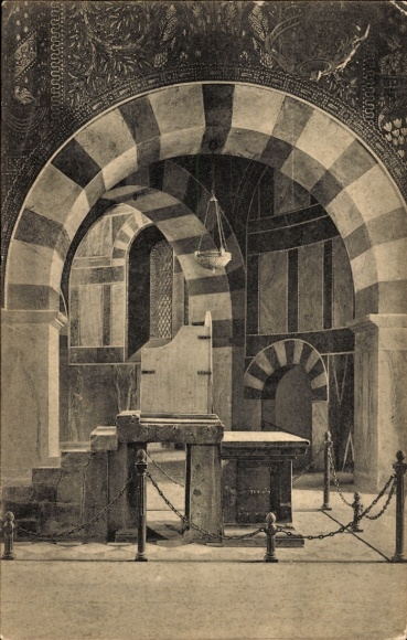 Ak Aachen, Kaiser-Dom  Krönungsstuhl Karls des Großen,  Darstellung