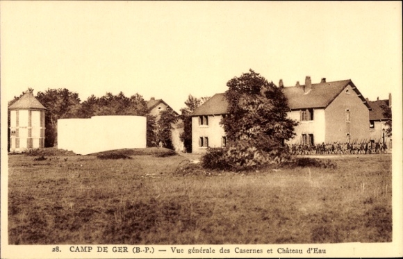 CPA Ger Pyrénées-Atlantiques, Camp, Vue Générale des Casernes et Château d'Eau