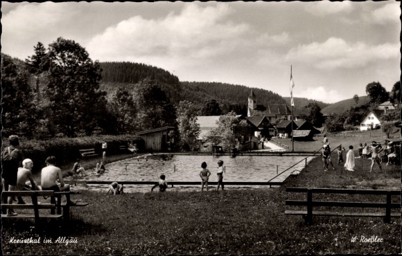 Ak Kreuzthal Buchenberg im Oberallgäu, Freibad, Badegäste