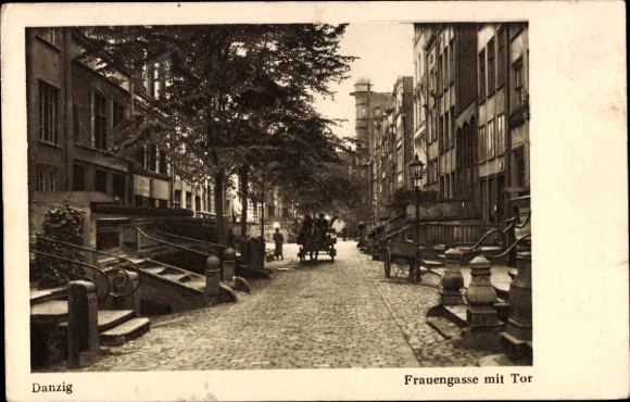 Postcard Gdańsk Danzig, view of the Frauengasse with gate, carriage, street section