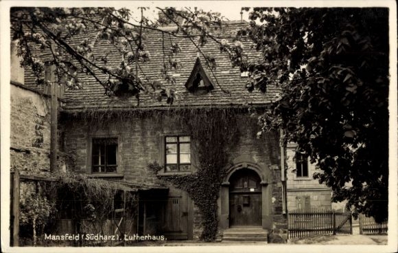 Ak Mansfeld im Harzvorland, Lutherhaus, alte Architektur, Pflanzentypen, Schwarz-Weiß Fotografie