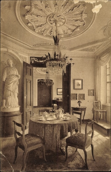 Postcard Plauen im Vogtland, Vogtländisches Kreismuseum, interior view, Biedermeier room, statue