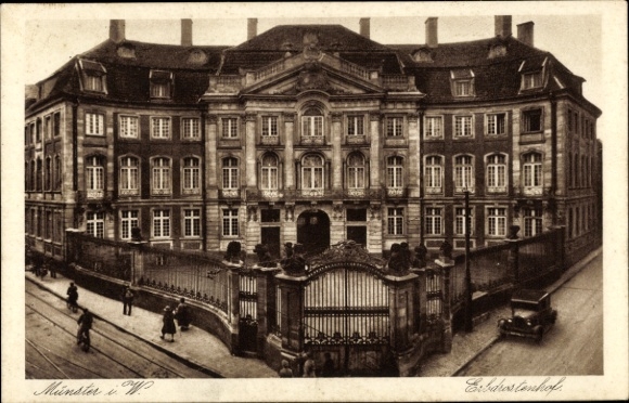 Ak Münster in Westfalen, Historische Gebäude, Ebdrostenhof, Straßenansicht, Menschen, Auto 