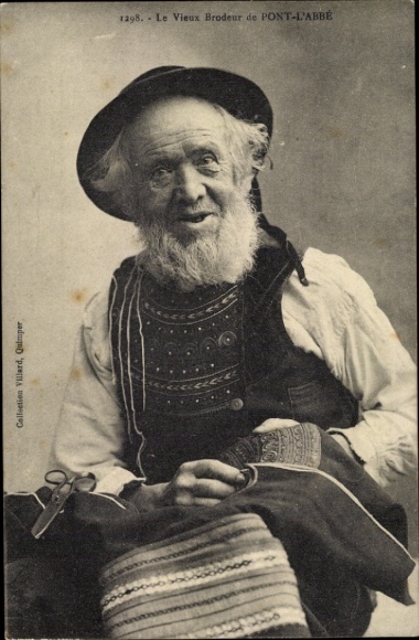 PC Pont l'Abbé Finistère, old man in Breton costume