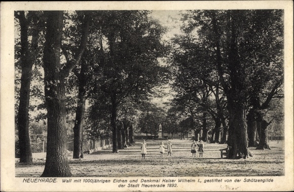 PC Neuenrade North Rhine-Westphalia, wall, oak trees, Kaiser Wilhelm I monument