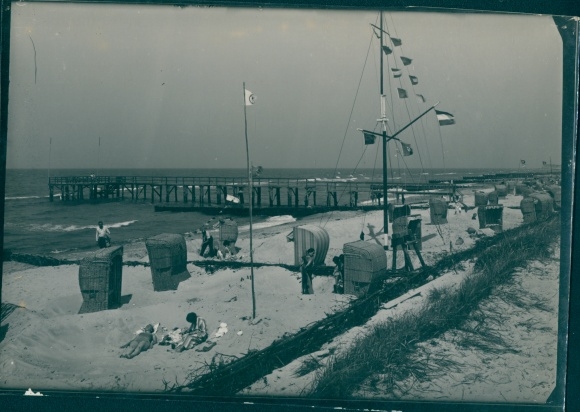 Photo Baltic resort Wustrow Fischland, beach party, beach chairs, pier