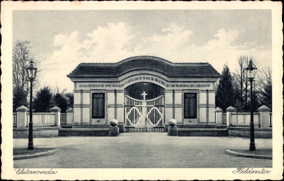 Postcard Elsterwerda in the district of Elbe Elster, Heldentor