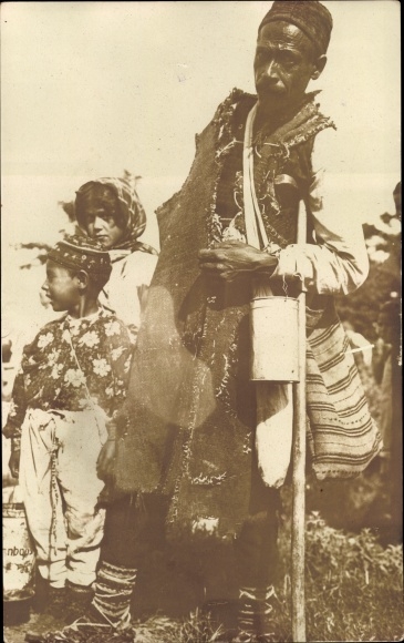 zdjęcie KP Serbia, mężczyzna i dzieci w strojach 1916, I wojna światowa