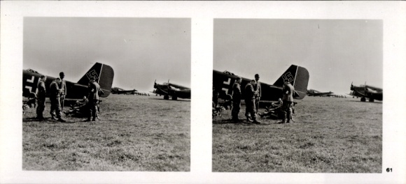 Stereo spatial image photo Flying and Winning No. 61, paratroopers before deployment