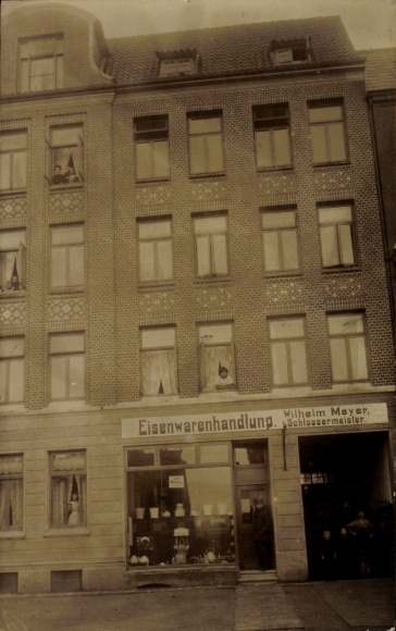 Foto Ak Hamburg, Eisenwarenhandlung, Schlossermeister Wilhelm Meyer, Wohnhaus, Anwohner