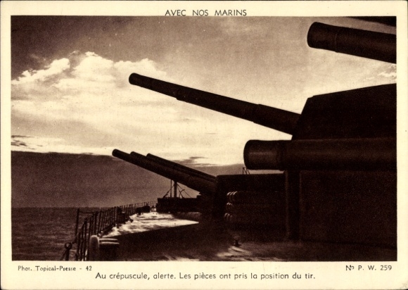 Postcard French Navy, warship, guns in firing position