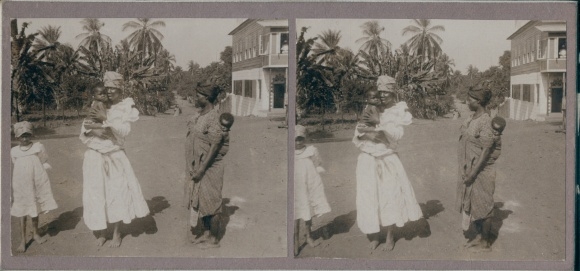 Stereo photo Waterloo Sierra Leone, African mothers with their children, world tour 1914