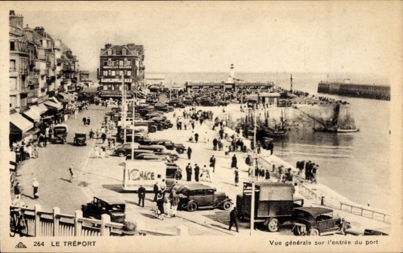 Ak Le Tréport Seine Maritime, Blick auf den Hafen, viele Autos, Menschen auf der Promenade, Leuch