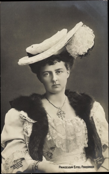 Postcard Princess Eitel Friedrich of Prussia, Sophie Charlotte of Oldenburg, portrait, feather hat