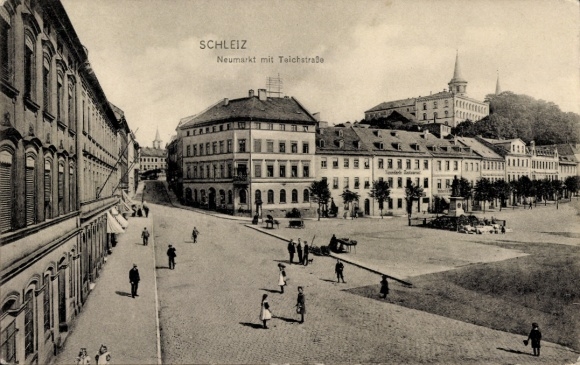 Ak Schleiz im Vogtland Thüringen, Neumarkt, Teichstraße,  Architektur, Menschen auf der Straße, B