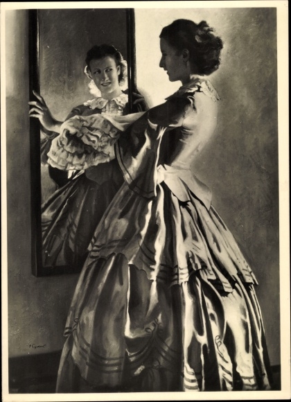 Artist PC Engelhard, July, in front of the mirror, HDK 443, lady in a dress, ruffles, Photo Hoffmann