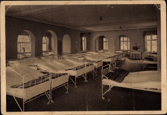 Postcard Neuhof Ostseebad Heringsdorf on Usedom, dormitory in the Siemens Eleonorenheim, rows of beds, Fe