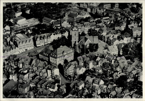 Ak Siegen in Westfalen, Luftaufnahme von  Stadtansicht, Dachlandschaft, Kirchen,  Gebäude
