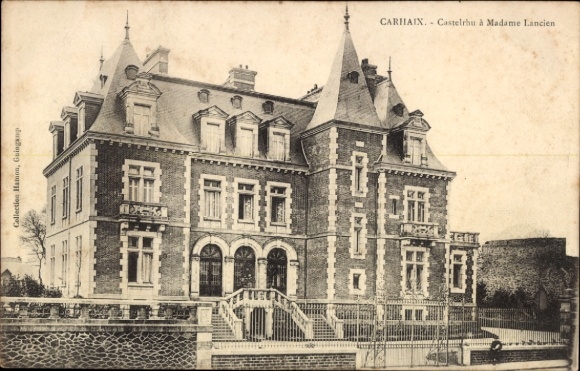 Postcard Carhaix Finistère, house with towers, saddle windows, s building