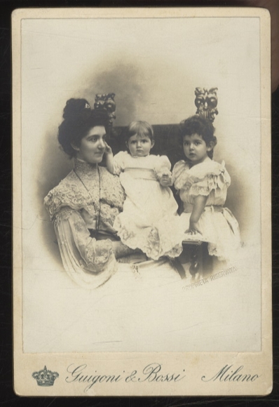 Cabinet Photo Elena Queen of Italy, née of Montenegro with her children