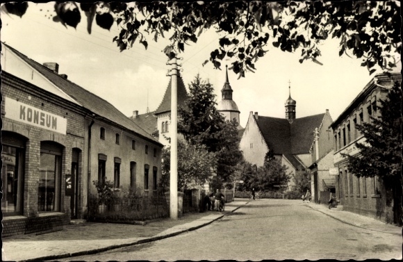 Postcard Klettwitz Schipkau in Niederlausitz, Schipkauer Straße, church, consumption