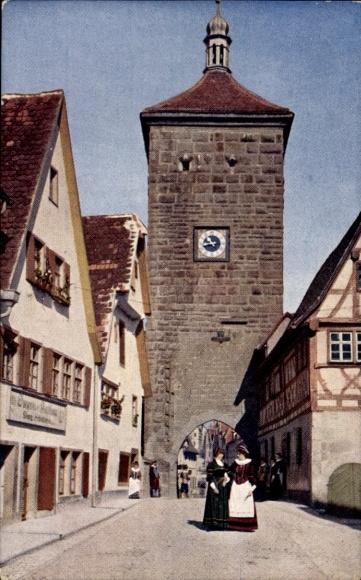 Ak Rothenburg ob der Tauber Mittelfranken, Siebersturm,  Gebäude, Frauen in Trachten, Uhrturm