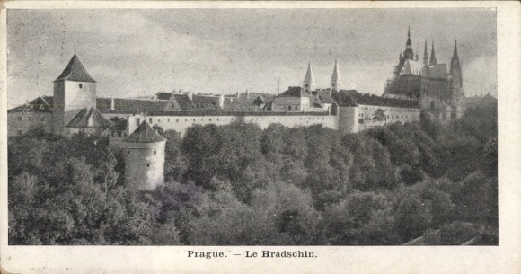 Ak Hradčany Hradschin Praha Prag Tschechien, Schloss Hradschin,  Architektur, Bäume im Vordergrun