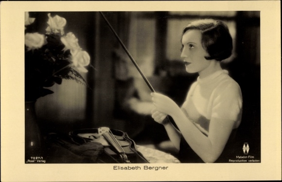 Postcard actress Elisabeth Bergner, profile view, film scene