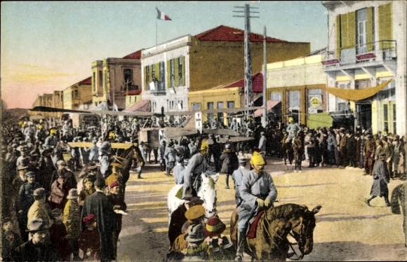 Ak Thessaloniki Griechenland, Erbeutetes deutsches Militärflugzeug, Transport durch die Straßen,I.WK