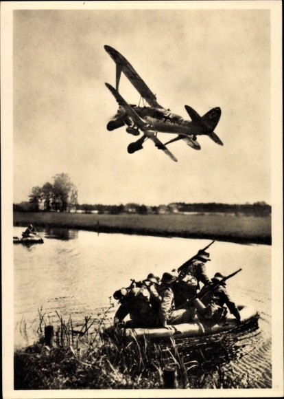 Postcard German Air Force, fighter aircraft Hs 123, aviators support advancing infantry, Wehrmacht
