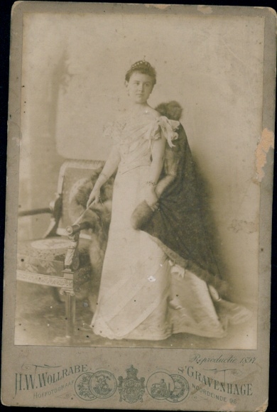 Kabinett Foto Königin Wilhelmina der Niederlande, Portrait, Fotograf H. W. Wollrabe, 's Gravenhage