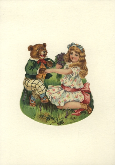 Oblatana dziewczynka ze swoim tańczącym misiem, wymiary ok. 14,5 x 13 cm