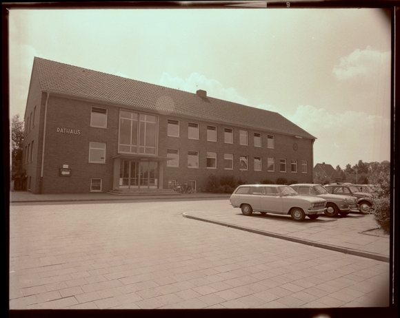 9 celluloid negatives Lemwerder in Oldenburg, boat, house, parking lot