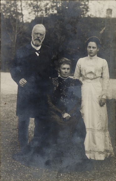 Postcard Prince Ludwig of Bavaria with his family, at Gut Leutstetten