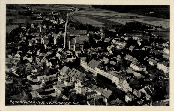 Ak Eggenfelden in Niederbayern, Luftaufnahme, Stadtansicht, Kirche, ländliche Umgebung
