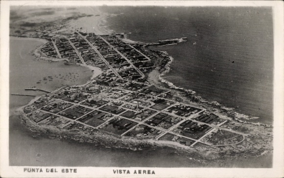 Ak Punta del Este Uruguay, Luftaufnahme von  Küstenlinie, Meer, Stadtansicht