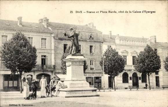 PC Dax Landes, statue, Barda Square, Caisse d'Epargne, city view, people