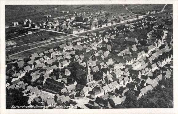 Ak Karlsruhe in Baden, Luftaufnahme von Karlsruhe mit vielen Dächern und einer Kirche