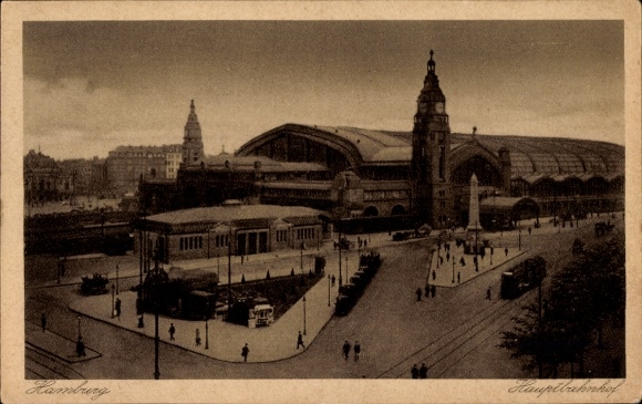 Postcard Hamburg, view of the main station, street side, trams