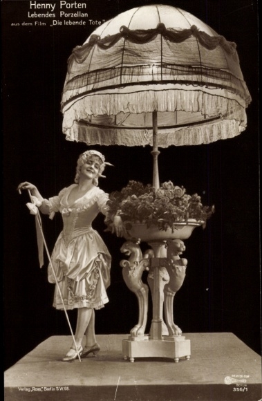 Postcard actress Henny Porten, film scene from The Living Dead, Ross Verlag 356/1