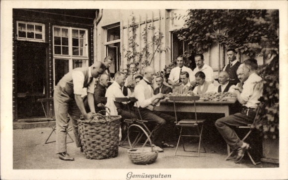 Ak Schmeckwitz Räckelwitz Sachsen, Gemüseputzen, Arbeitssanatorium für ehem. Kriegsgefangene