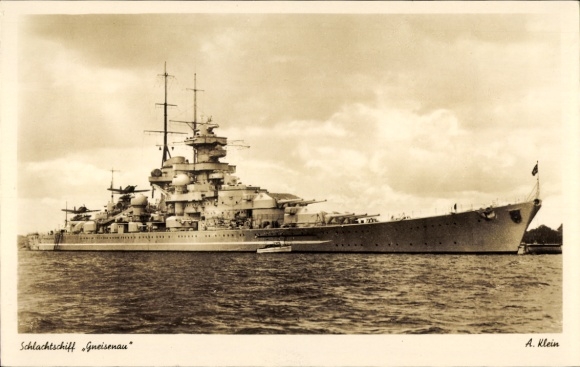 Ak Deutsches Kriegsschiff, Schlachtschiff Gneisenau, Kriegsmarine, Arado Ar 196 auf den Katapulten