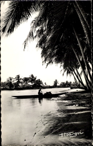 Postcard Afrique Noire, Bords de lagune, canoe