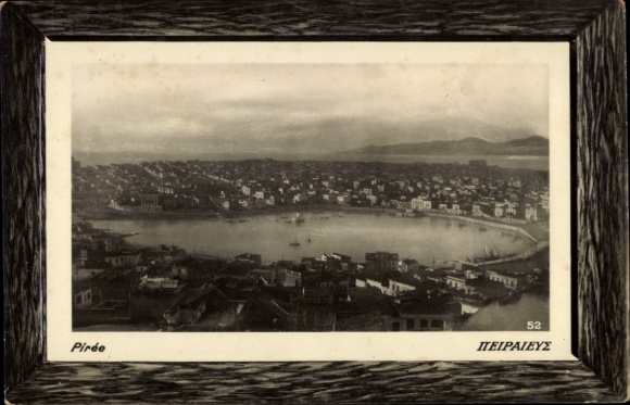 KP Pireus Grecja, panorama miasta, widok na zatokę, statki, architektura