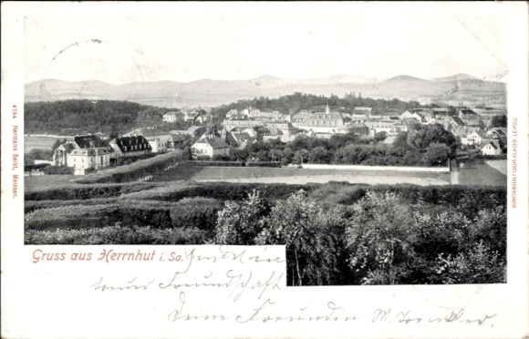 Ak Herrnhut in der Oberlausitz Sachsen, Blick auf die Stadt, Landschaft im Hintergrund, Grüße aus