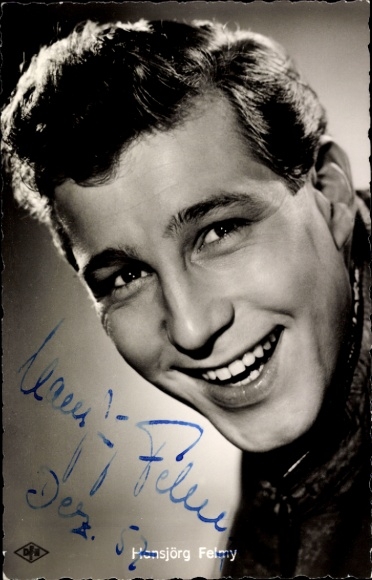 Ak Schauspieler Hansjörg Felmy, Portrait, Film Haie und kleine Fische, Autogramm