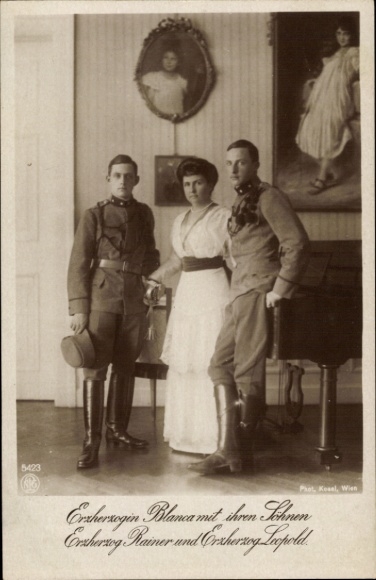 Postcard Archduchess Blanca with sons, Archduke Rainer and Archduke Leopold, NPG 5423